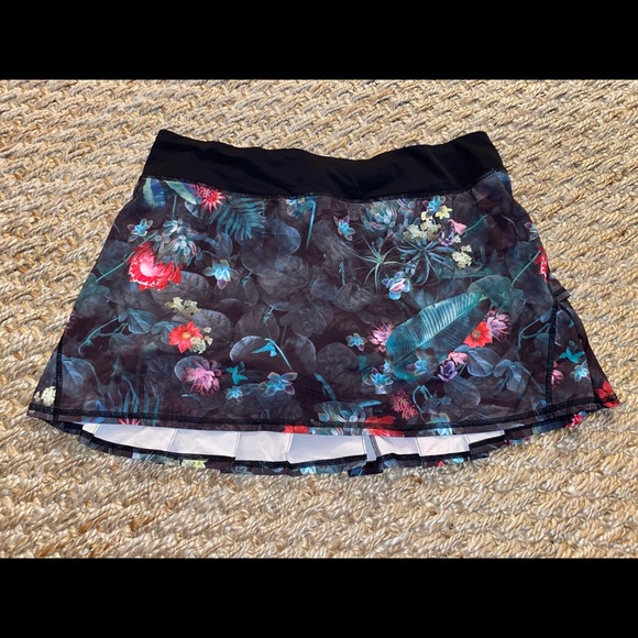 lululemon athletica Dresses & Skirts - Lululemon pace setter curious jungle skort skirt